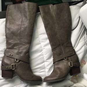 Fergie Boots size 6